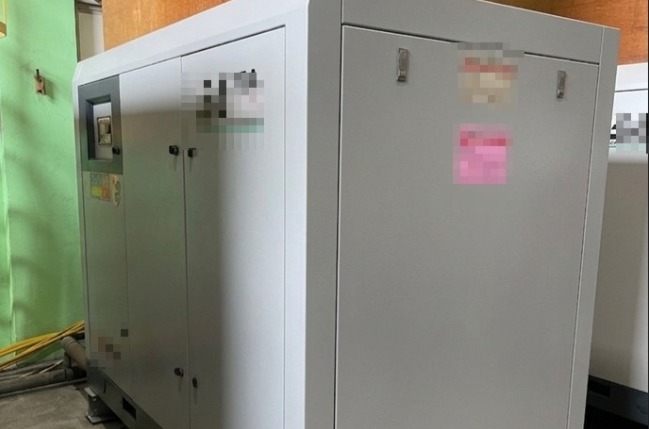 台南塑膠製品廠100HP定頻空壓機｜空壓系統壓降與高電費問題